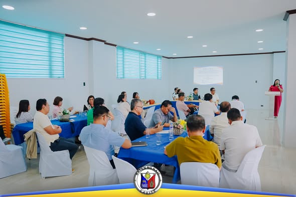 Mga dumalo sa pagpupulong ng League of Assessors sa loob ng Triple 8 Building, Barangay Sabang, Naic