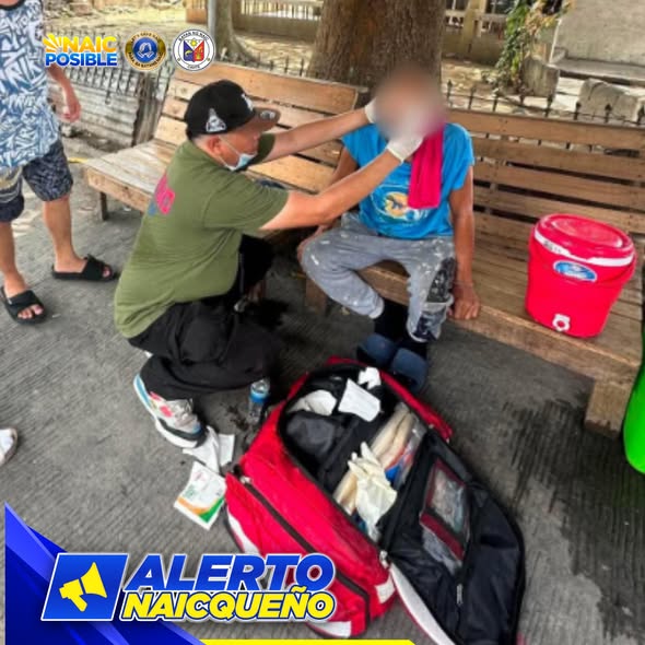 Rumesponde ang Team Delta A habang ginagamot ang biktima ng vehicular accident sa bench, Brgy. Ibayo Silangan