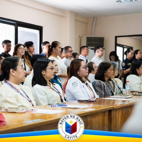 Mga dumalo sa Turnover Ceremony sa Bayan ng Naic habang nakikinig sa seremonya