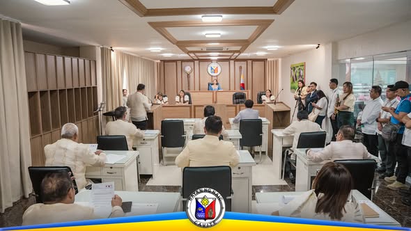 Mga opisyal ng Sangguniang Bayan habang nasa unang session sa loob ng session hall ng Naic