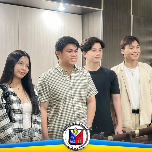 Mga kalahok ng Naic sa Rajah at Prinsesa Kalikasan Cavite 2025 habang nakatayo sa loob ng opisina
