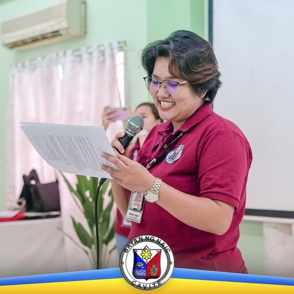 Tagapagsalita habang nagbabasa ng papel at may mikropono sa info-dissemination ng CSO Accreditation sa Naic