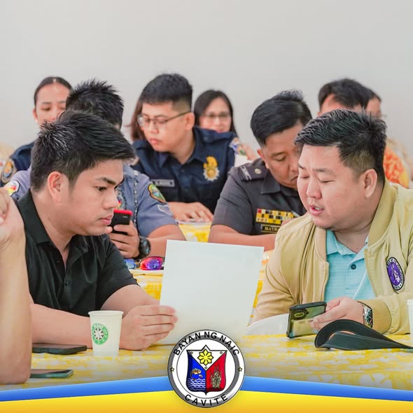 Mga kalahok sa Executive Briefing 2025 ng Municipality of Naic habang nakikinig at nagbabasa ng papel