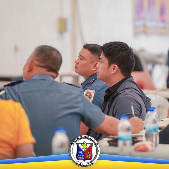Mga kalahok sa programang Ronda Patrol, Bantay Bayan habang nakikinig sa loob ng bulwagan sa Naic