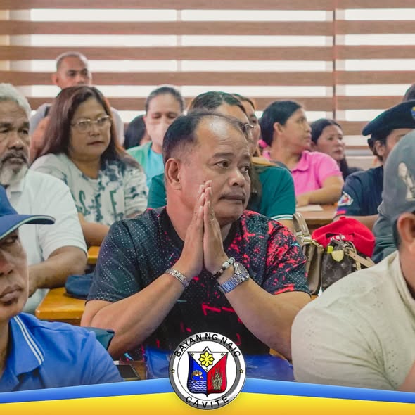 Mga dumalo sa CSO Conference sa Liga ng mga Barangay Hall, Naic, nakikinig sa programa