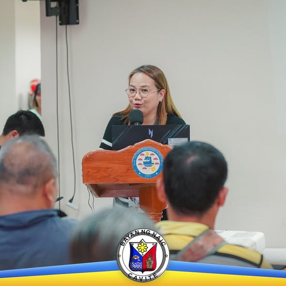 Babaeng nagsasalita sa podium habang nakikinig ang mga dumalo sa CSO Conference sa Naic