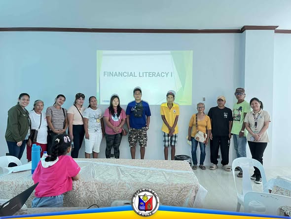 Grupo ng mga kalahok sa Financial Literacy seminar para sa mga SLP association sa Naic, Cavite