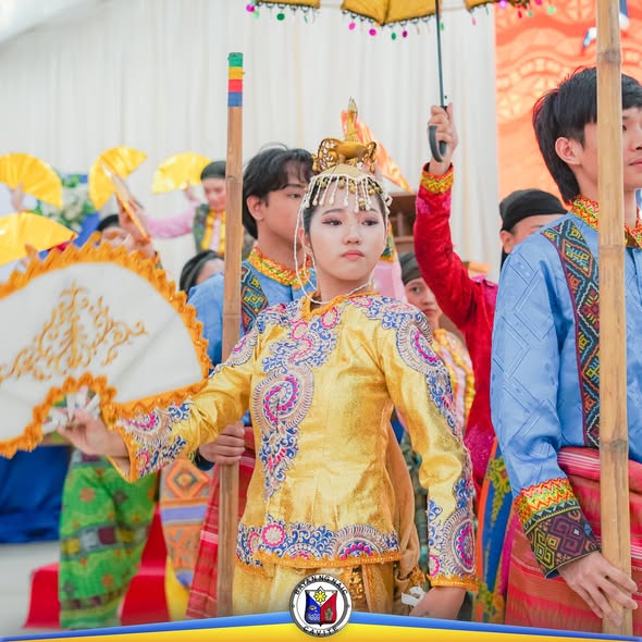 Mga kabataang nakasuot ng tradisyonal na damit habang nagtatanghal sa Naic Youth Summit 2025