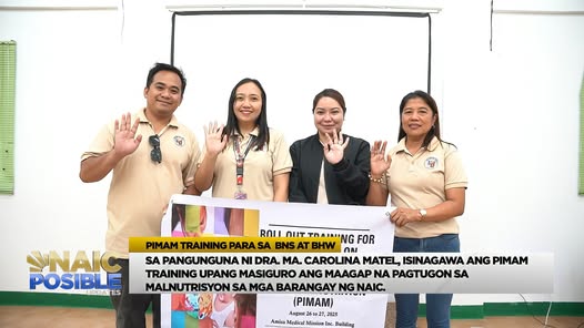 Mga kalahok at tagapagsanay ng PIMAM training na kumakaway habang may hawak na banner sa loob ng silid-pulungan