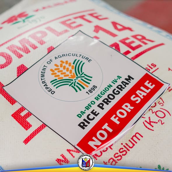 Sako ng Complete fertilizer na may sticker na 'Rice Program, Not for Sale' ng Department of Agriculture