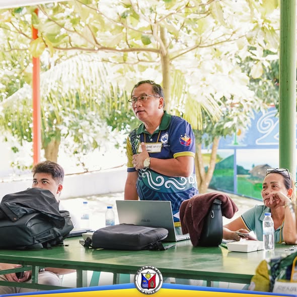 Mga kalahok ng HOA Lingkod Desk training habang nakikinig sa talakayan sa Bernardino's Resort, Molino, Naic