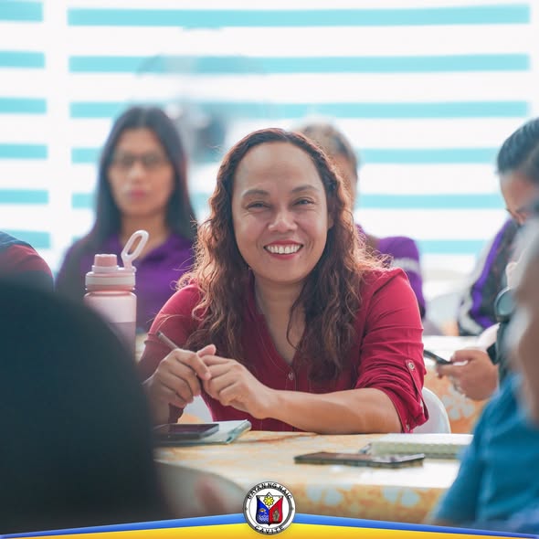 Mga kalahok sa Municipal Training para sa Learning Resource Validators habang nakikinig sa loob ng silid-aralan sa Naic