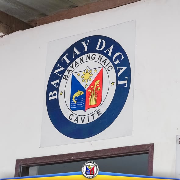 Logo ng Bantay Dagat Bayan ng Naic, Cavite, nakadikit sa puting dingding ng station