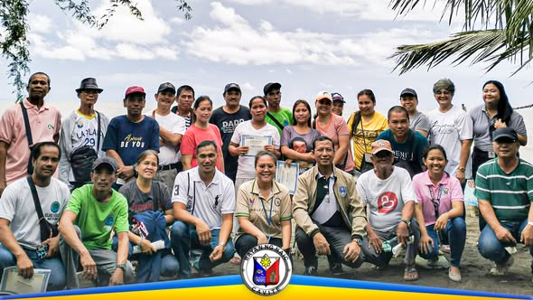 Grupo ng mga kalahok sa training sa parliamentary procedure at policy development sa Naic, Cavite