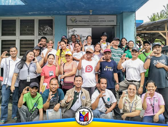 Grupo ng mga kalahok sa training sa harap ng Provincial Fisheries Office – Cavite, Bucana Malaki, Naic
