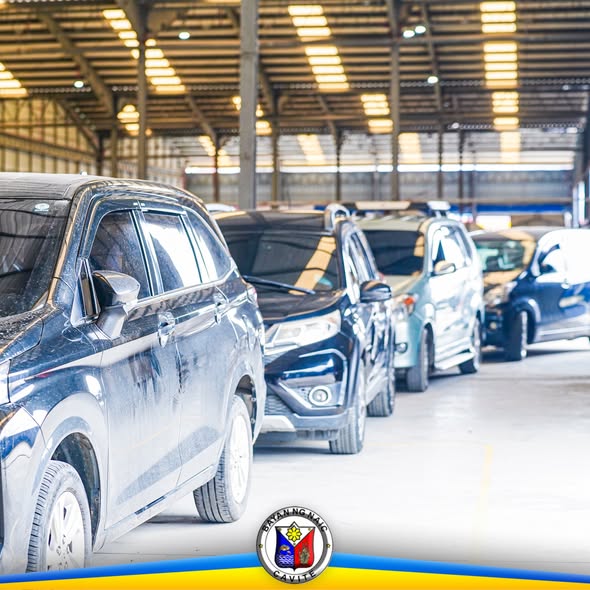 Mga sasakyan na nakaparada sa malawak na covered hall ng Easytrip RFID Caravan sa Triple 8, Sabang, Naic