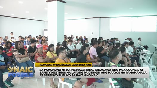 Mga tao na nakaupo sa seminar hall habang nakikinig sa pulong para sa kaligtasan at pamamahala sa Naic