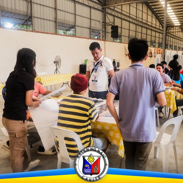 Mga kalahok at kawani sa pagpupulong ng PALIGID Program sa loob ng hall sa Naic
