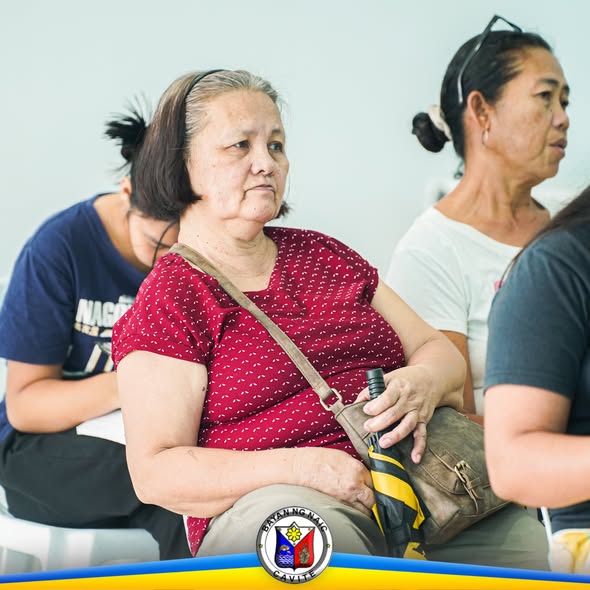 Mga dumalo sa Financial Literacy Training sa Naic habang nakikinig at nakaupo sa loob ng venue