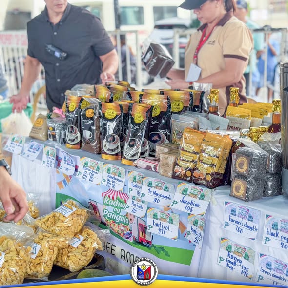 Mga produktong pagkain at kape sa Kadiwa ng Pangulo stall sa Naic Town Plaza