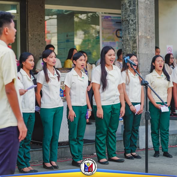 Mga miyembro ng CvSU-Naic Choir na umaawit ng Pambansang Awit sa flag raising ceremony sa Naic Municipal Hall