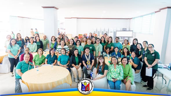 Grupo ng mga dumalo sa pagpupulong ng Cavite Province Association of Local Budget Officers sa Naic