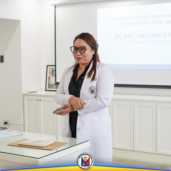 MHO habang nagsasalita sa pulong para sa MOA signing ng Korea–Naic Friendship Infirmary