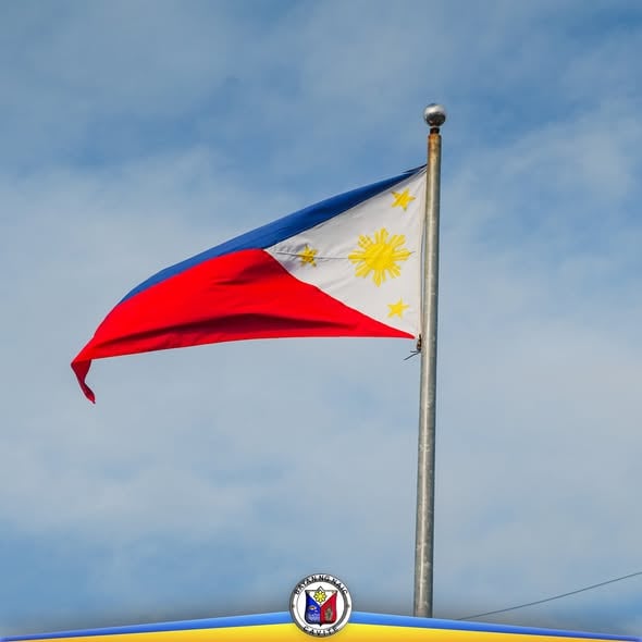 Flag-Raising Ceremony sa Naic Municipal Hall, pinangunahan ni Mayor Rommel Magbitang