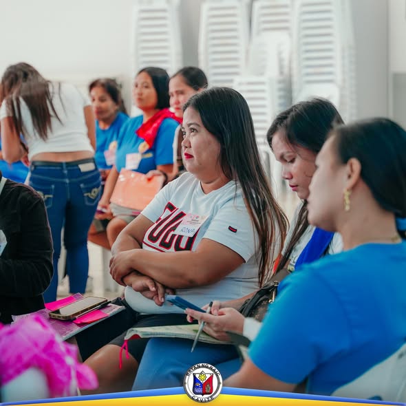 Mga kalahok ng MAPANGBATA Program na nakikinig nang mabuti sa loob ng Triple 8 Bldg., Sabang, Naic