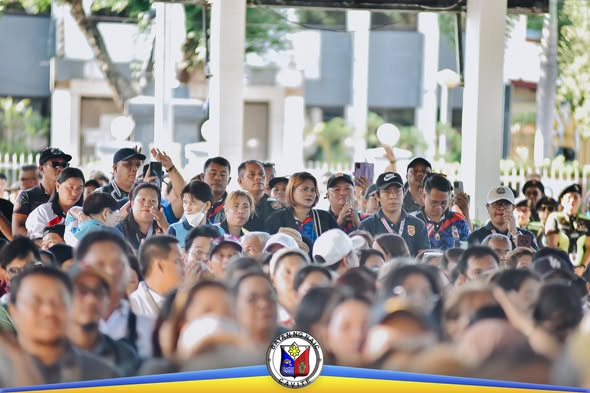 Mga dumalo sa State of the Municipality Address 2026 sa Naic Town Plaza, nakikinig at nanonood sa programa