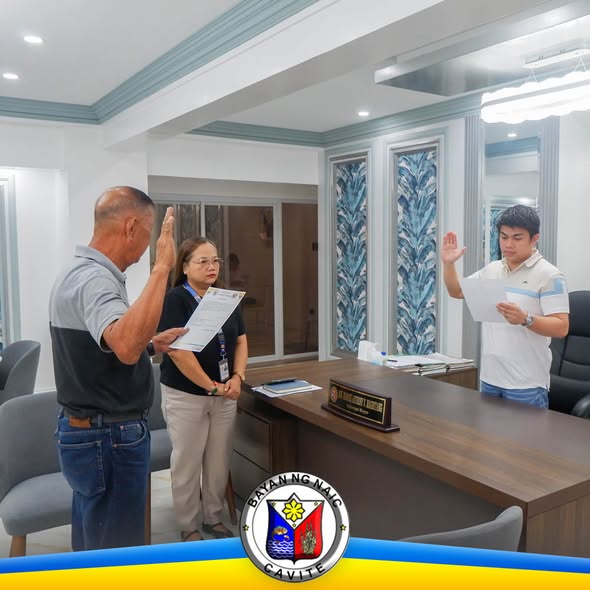 Panunumpa ng bagong opisyal sa opisina ng Naic Municipal Hall, kasama ang dalawang nanunumpa at isang saksi
