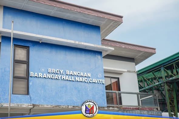 Harap ng Barangay Hall ng Bancaan, Naic, Cavite, na may nakasulat na pangalan ng barangay