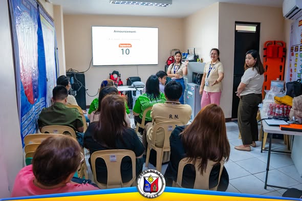 Mga miyembro ng konseho habang nagpupulong sa conference room ng MDRRMO Building, Ibayo Silangan, Naic