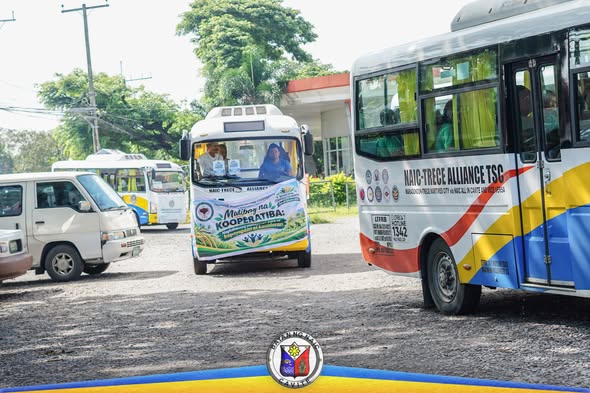 Motorcade ng modernized transport units ng mga kooperatiba sa Naic, may banner na Matibay na Kooperatiba