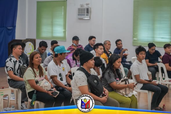 Mga dumalo na nakaupo at nakikinig sa Dengue Awareness Seminar sa Amisa Medical Mission, Naic