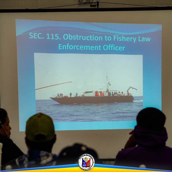 Slide ng pagsasanay: Sec. 115, Obstruction to Fishery Law Enforcement Officer, may larawan ng bangka sa dagat