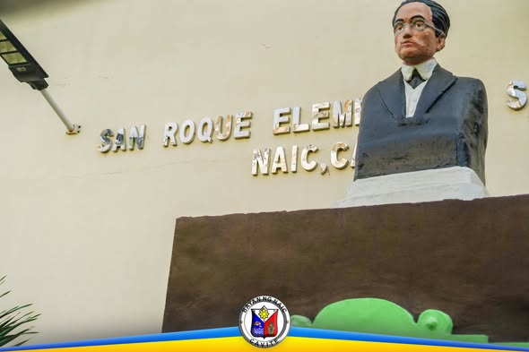 Estatwa ng bust sa harap ng San Roque Elementary School, Naic, Cavite