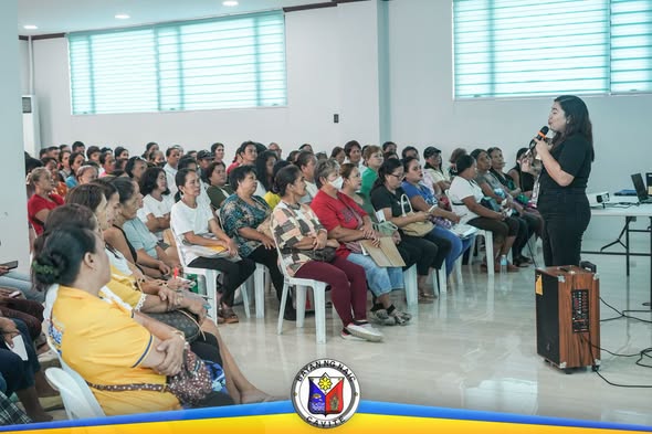 Mga dumalo sa Financial Literacy Training habang nakikinig sa tagapagsalita sa Triple 8, Sabang