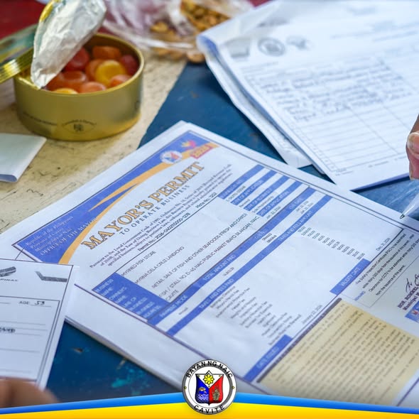 Dokumento: Mayor's Permit to Operate Business, nakalatag sa mesa habang isinasagawa ang fisherfolk registration sa Bucana…
