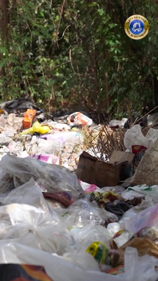 Tambak ng basura sa gilid ng Friendship Road, Timalan Balsahan, bago ang Mega Clean-Up Drive