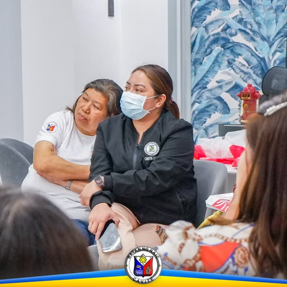 Mga dumalo na nakaupo sa konsultasyon para sa nutrisyon ng bayan sa Naic Municipal Hall