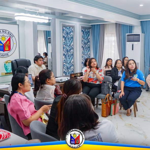 Mga kalahok sa konsultasyon para sa nutrisyon ng bayan sa Naic Municipal Hall, nakikinig sa nagsasalita