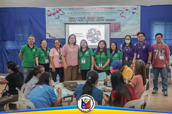 Grupo ng mga kalahok at kawani sa training sa vegetable production sa Amisa Medical Mission, Naic