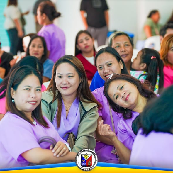 Mga kalahok na nakaupo at nakangiti sa graduation ceremony ng TESDA sa Sabang, Naic