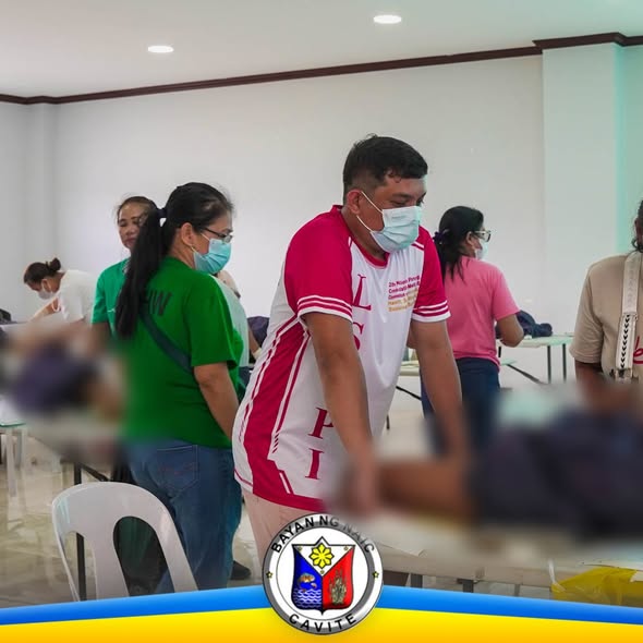 Tuli Time medical mission sa Triple 8 Building, Brgy. Sabang, Naic, may mga kawani at pasyenteng nasa mesa