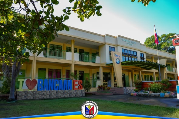 Gusali ng Bancaan Elementary School na may signage na 'I love Bancaanes' sa harap