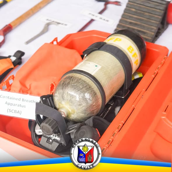 SCBA o breathing apparatus ng BFP sa loob ng orange na kahon, ipinakita sa Naic Fire Station open house