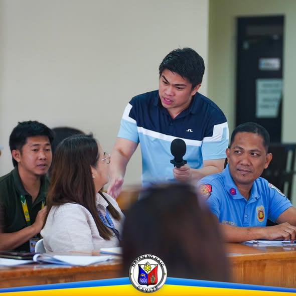 Mga kalahok sa First Quarter MDRRMC Meeting habang may nagsasalita gamit ang mikropono sa loob ng silid-pulungan