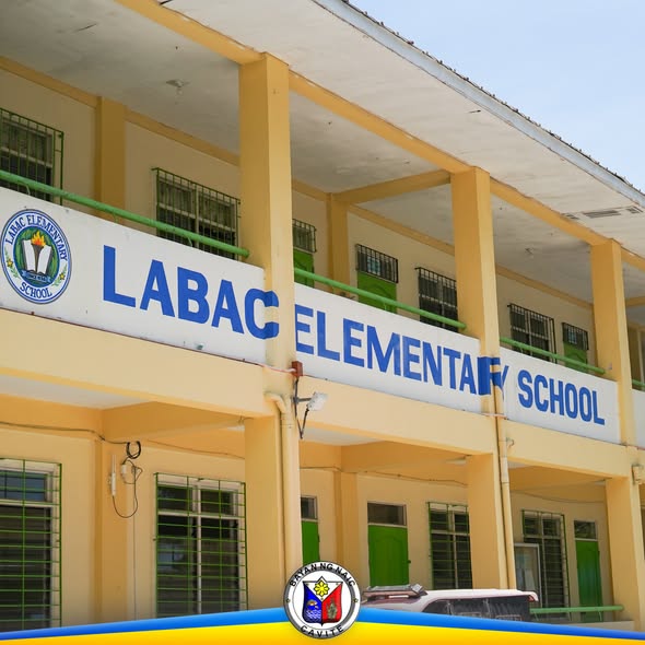Harapan ng Labac Elementary School sa Naic, may malaking pangalan ng paaralan sa dingding ng gusali