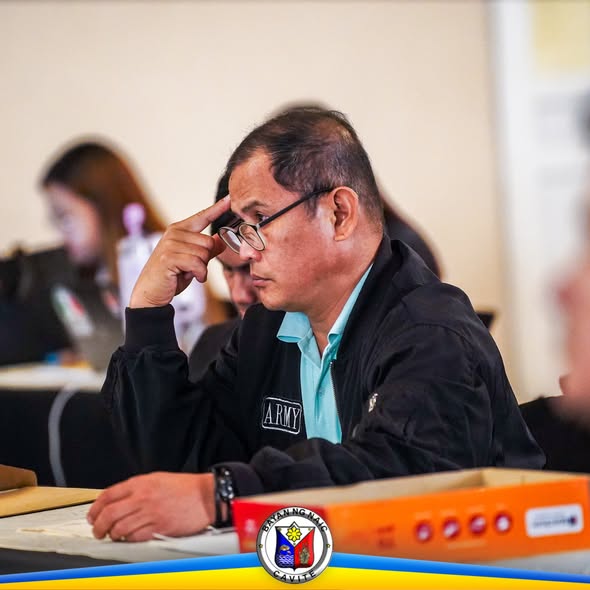 Lalaking naka-itim na jacket habang nag-iisip sa pulong ng 2027 GAD Plan and Budget sa Naic, Cavite